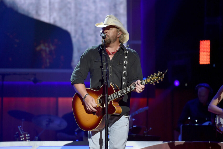 Saksikan “Bir untuk Kuda Saya” karya Toby Keith dan Willie Nelson