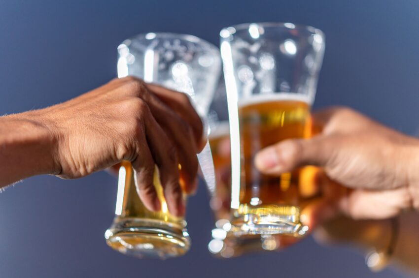 Study: Consumption of Total and Specific Alcoholic Beverages and Long-Term Risk of Gout Among Men and Women. Image Credit: Nirat.pix / Shutterstock.com