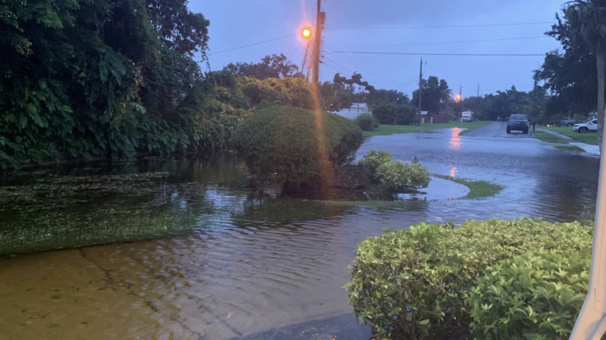 Penduduk Whiskey Creek frustrasi dengan banjir yang semakin parah